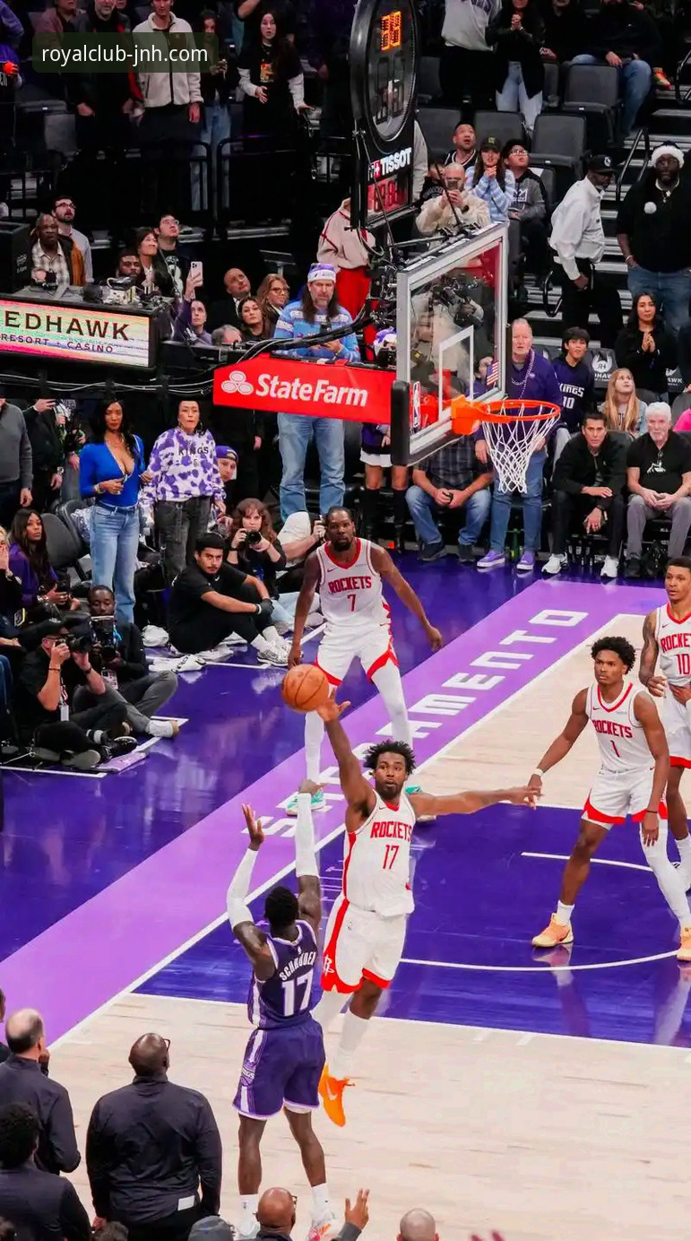 NBA常规赛最新动态：火箭队大胜尼克斯，杜兰特27分引领连胜热潮